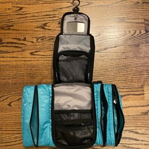 Ebags classic pack it flat toiletry kit